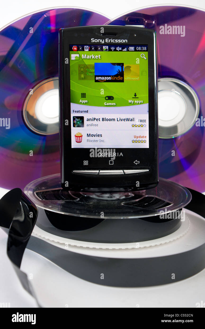 Un Sony Ericsson Xperia mini Pro mobile phone montrant l'application Android market place pour télécharger des applications Banque D'Images