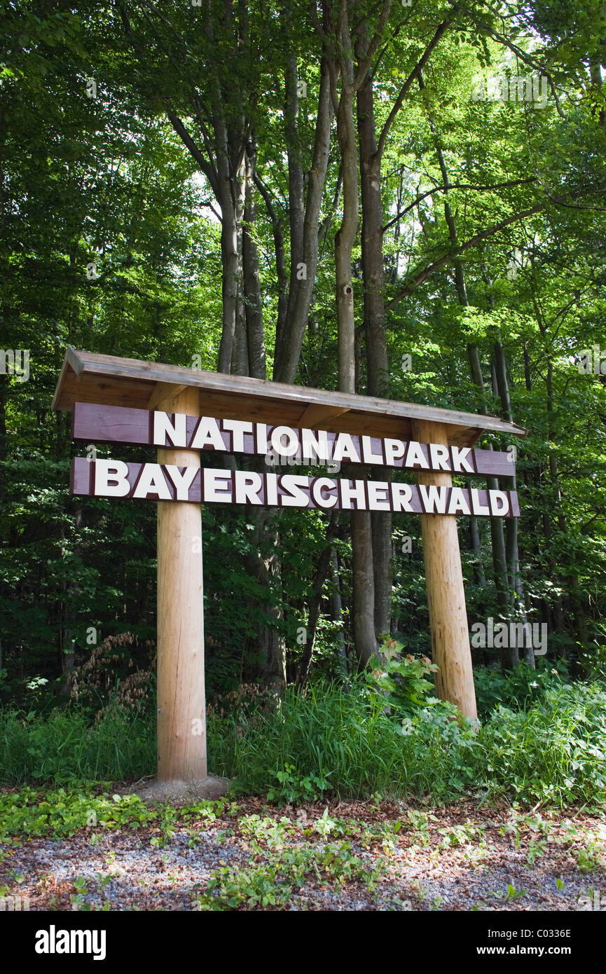Panneau "Nationalpark Bayerischer Wald', l'allemand pour le Parc National de la forêt bavaroise, Frauenau, Basse Bavière, Allemagne, Europe Banque D'Images