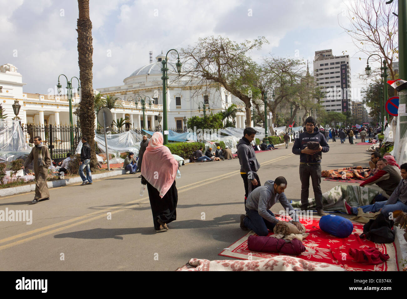 Des manifestants anti-Moubarak à l'Assemblée du Peuple, Le Caire, Egypte Banque D'Images