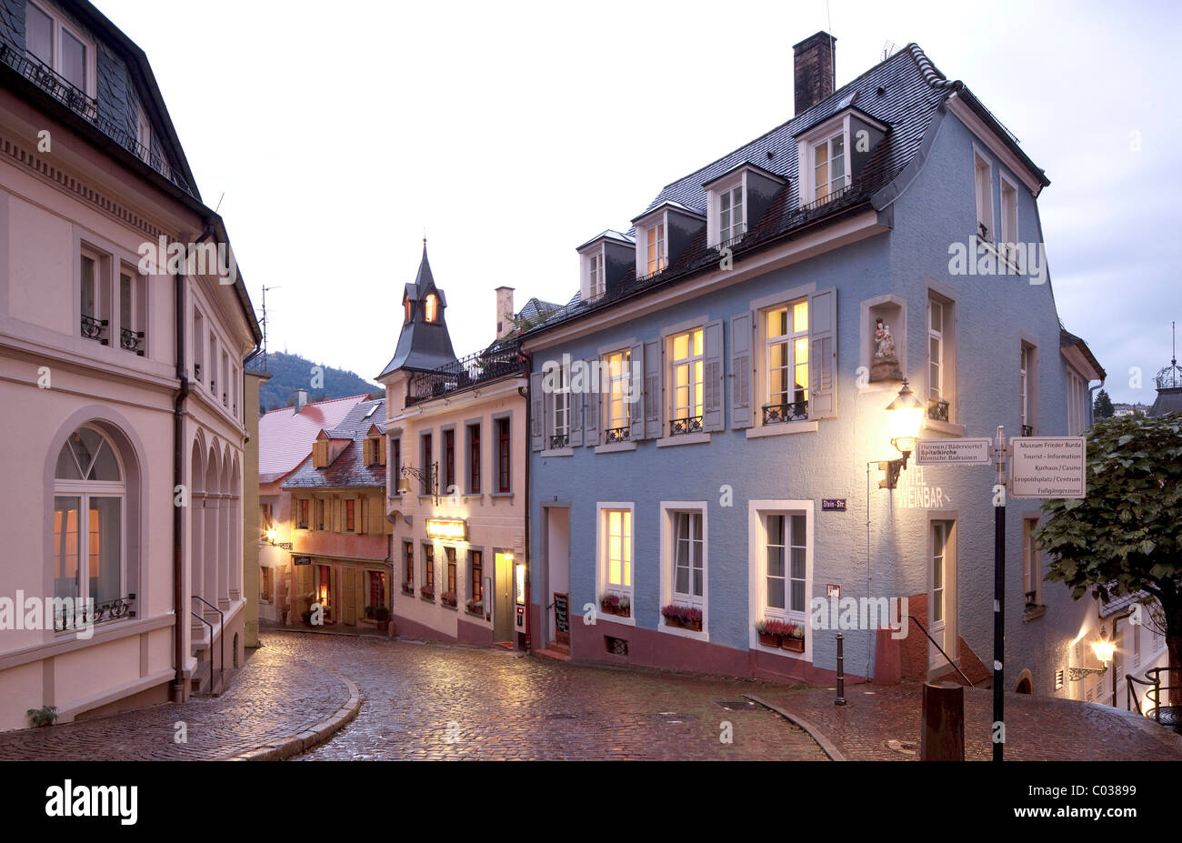 Street dans le centre-ville historique, Baden-Baden, Bade-Wurtemberg, Allemagne, Europe Banque D'Images