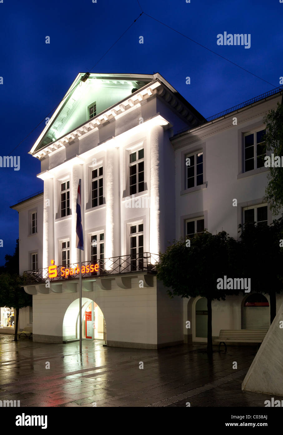 Édifice de la Banque d'épargne, centre-ville historique, Baden-Baden, Bade-Wurtemberg, Allemagne, Europe Banque D'Images