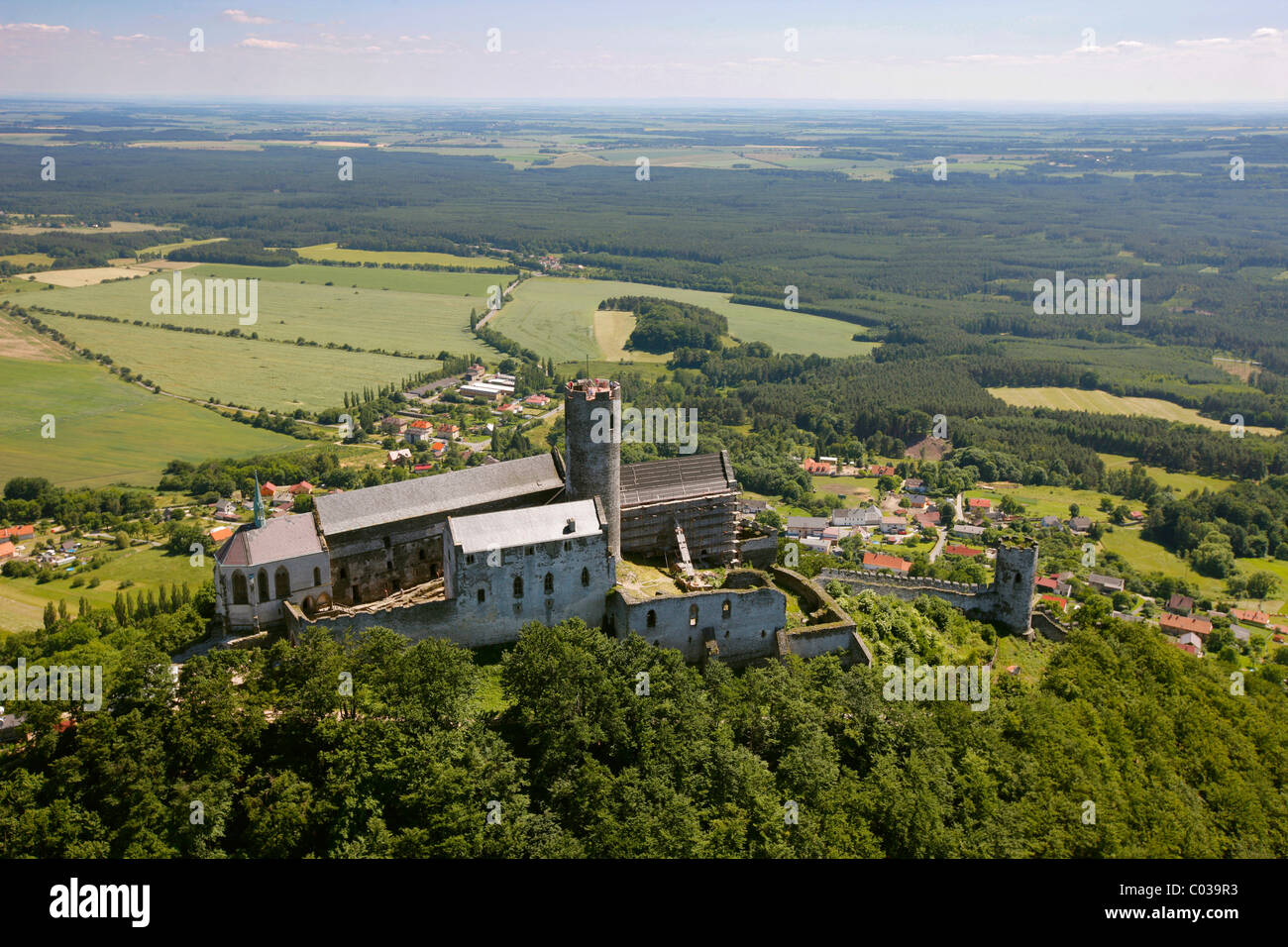 Vue aérienne, le château et la colline du château, Ceska Lipa, Mladá Boleslav, Central Bohemia, République Tchèque, Europe Banque D'Images