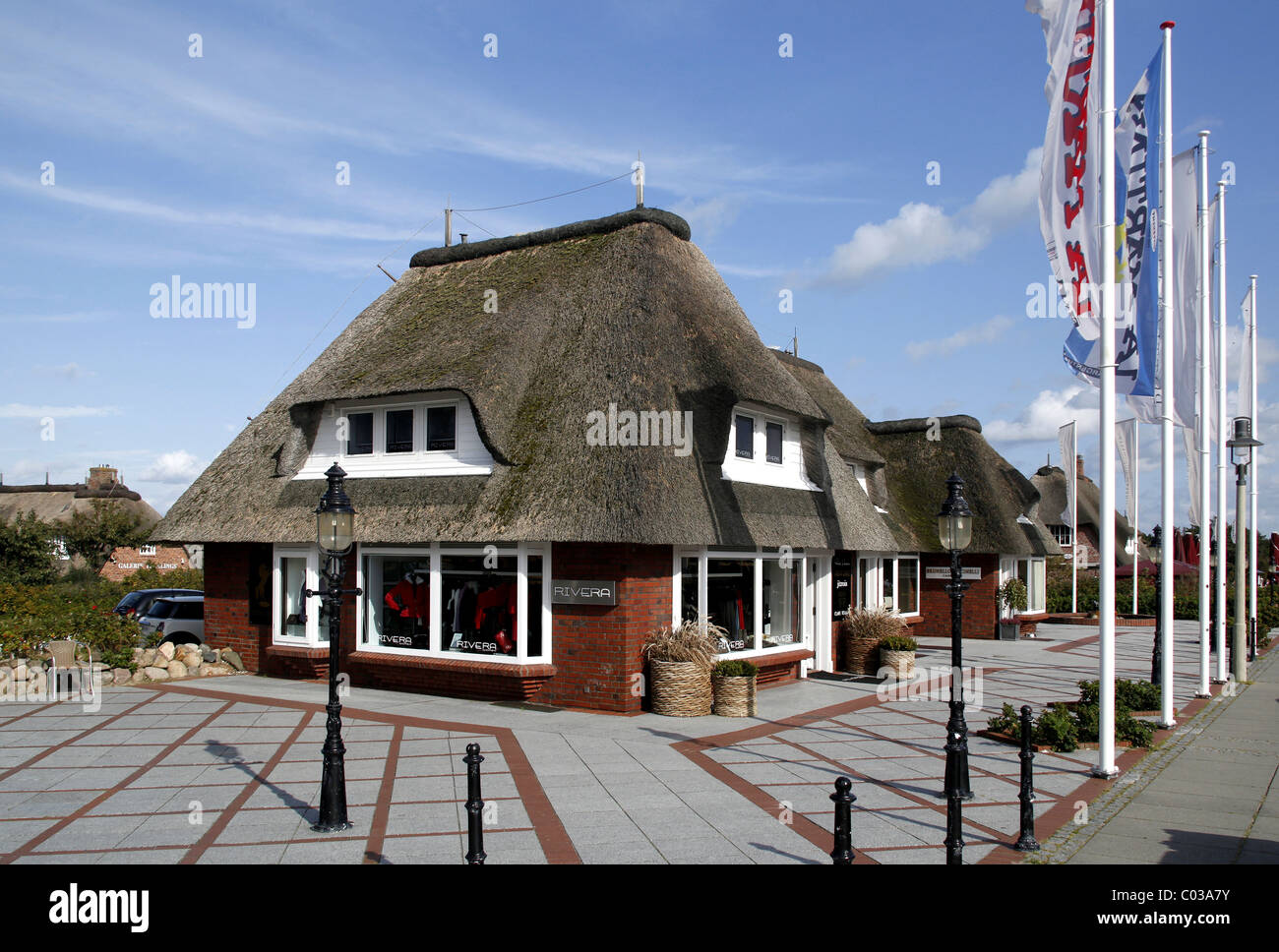 Bâtiment commercial avec un toit de chaume, Kampen, l'île de Sylt, au nord de la Frise, Schleswig-Holstein, Allemagne, Europe Banque D'Images