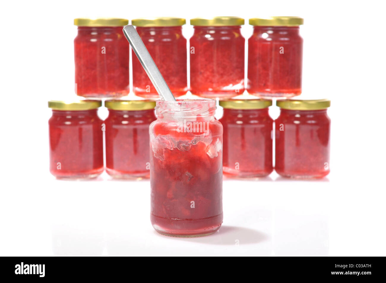 Marmelade faite maison dans des bocaux en verre Banque D'Images