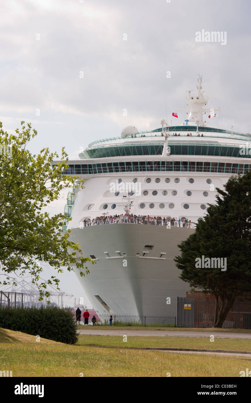 Royal Caribbean Cruise Lines indépendance de la mer navire amarré au quai de Southampton Mayflower Park Banque D'Images