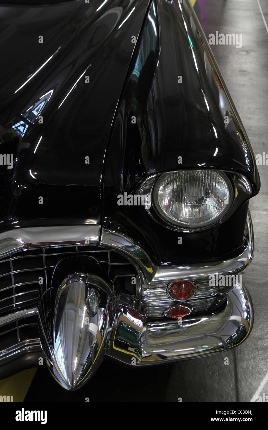 L'aile et des projecteurs d'une Cadillac vintage, ErfinderZeiten et voiture à Schramberg, musée de l'horloge, Forêt-Noire, Bade-Wurtemberg Banque D'Images