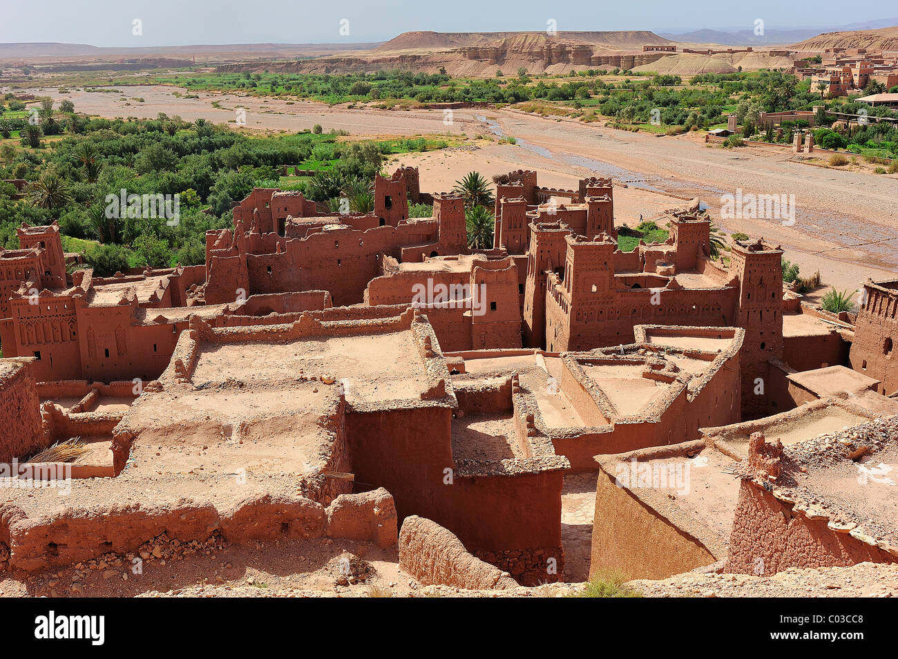 Les toits, Kasbahs et les lits des rivières, Ouarzazate, résidentiel château du berbère, Ksar fortifié ou village en pisé, Ait Benhaddou Banque D'Images