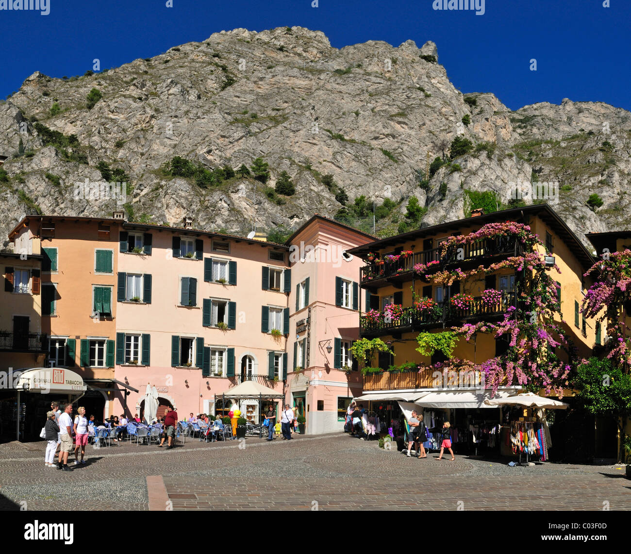 Limone sul Garda, Lac de Garde, Lombardie, Italie, Europe Banque D'Images