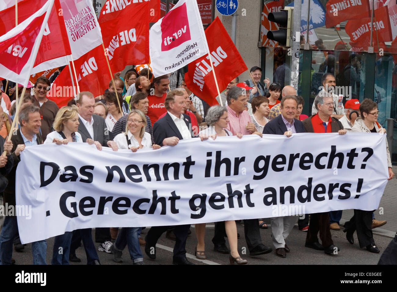 En tant que 'DTransparent nennt ihr gerecht ? Gerecht geht anders !', 'l'Allemand pour vous cela juste ? Juste est différente, la démonstration Banque D'Images