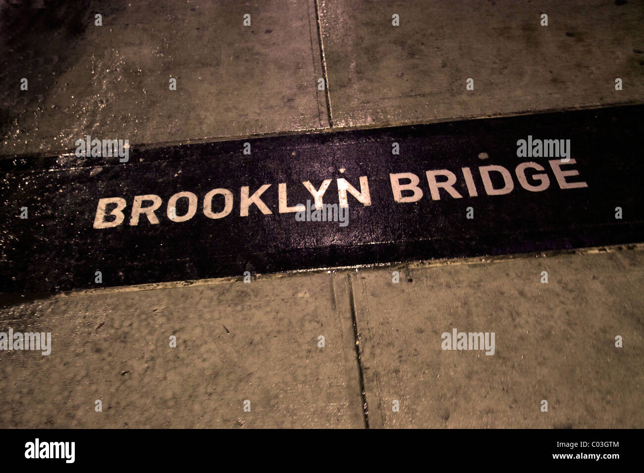 Pont de Brooklyn signer dans le ciment Banque D'Images