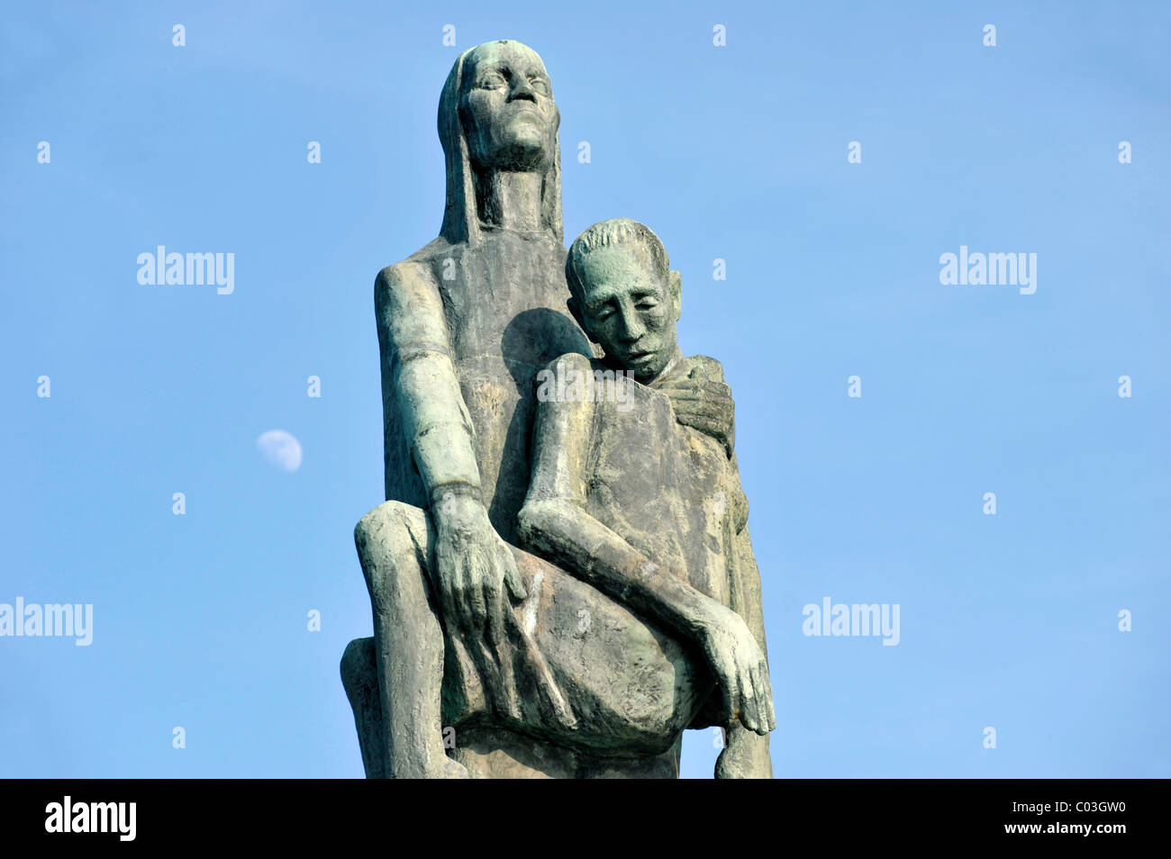 Le soutien, la sculpture par Will Lammert, Memorial à Schwedt Lake, camp de concentration de Ravensbrueck, Fuerstenberg, Brandebourg Banque D'Images