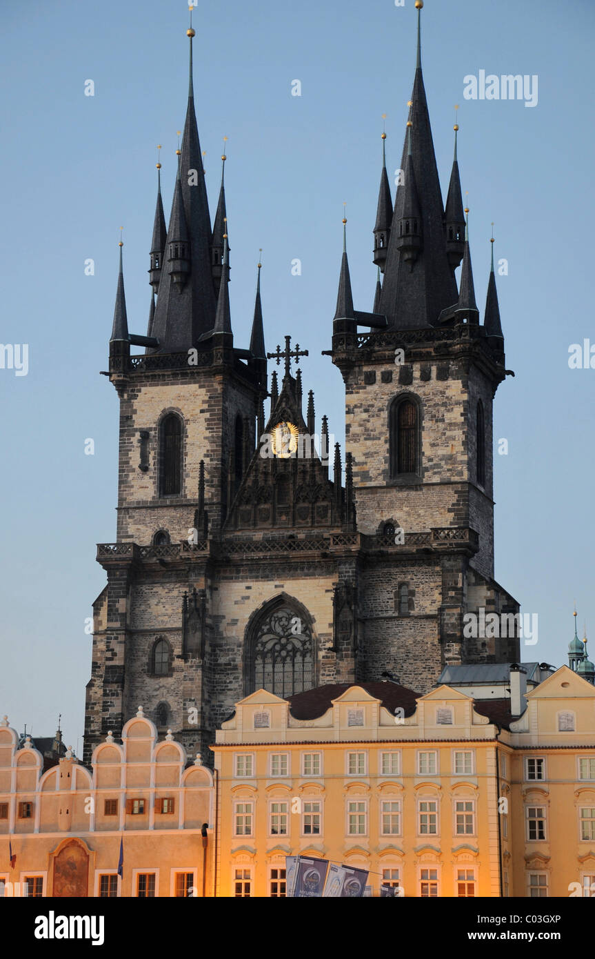 Blue Hour, Eglise de Tyn, Vieille ville, Prague, République Tchèque, Europe Banque D'Images