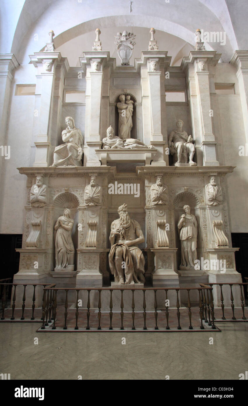 Tombeau du pape Jules II avec Moïse de Michel-Ange, l'église San Pietro in Vincoli, Rome, Italie, Europe Banque D'Images