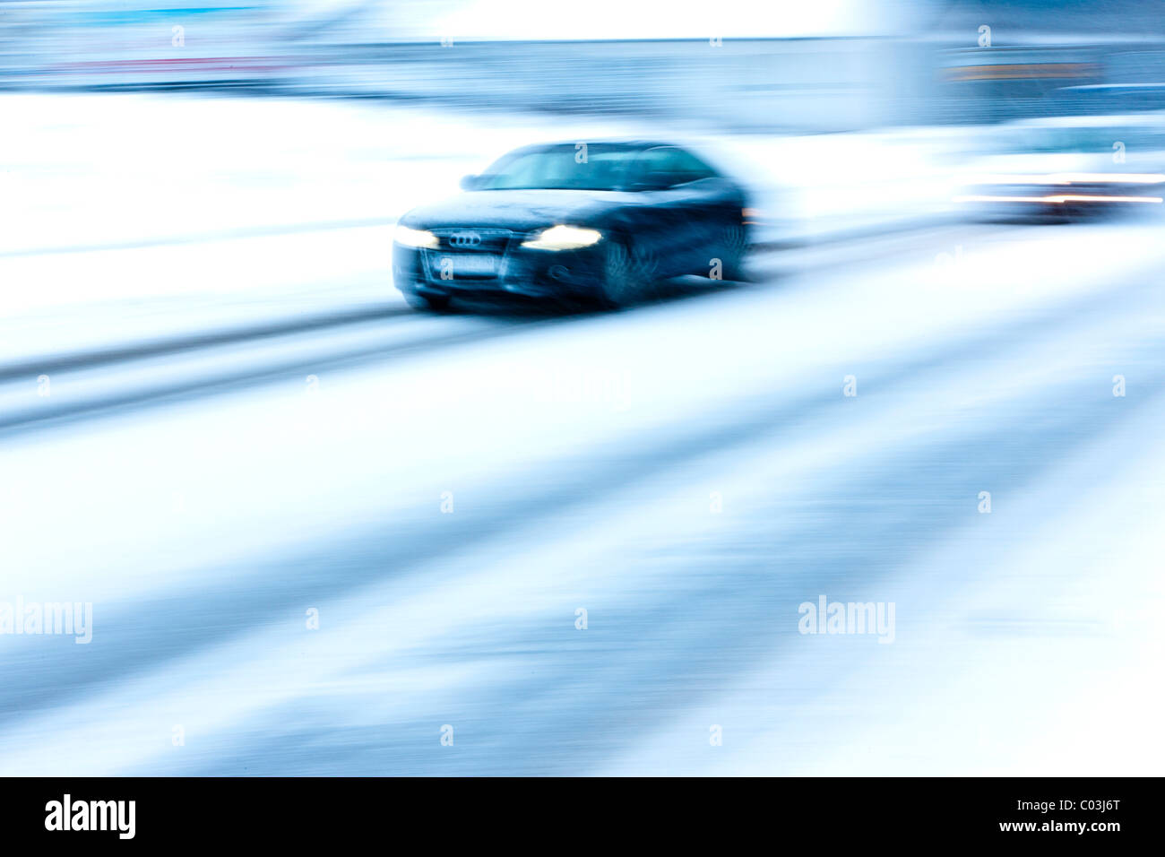 Au cours de conduite dynamique, neige, dangereux, Hesse, Germany, Europe Banque D'Images