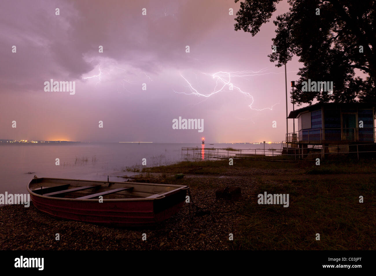 Orage sur le lac de Constance, canot de sauvetage et chambre à Constance, Bade-Wurtemberg, Allemagne, Europe Banque D'Images
