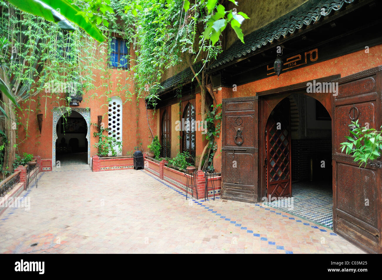 Riad, une maison traditionnelle avec une cour intérieure, Marrakech, Maroc, Afrique Banque D'Images