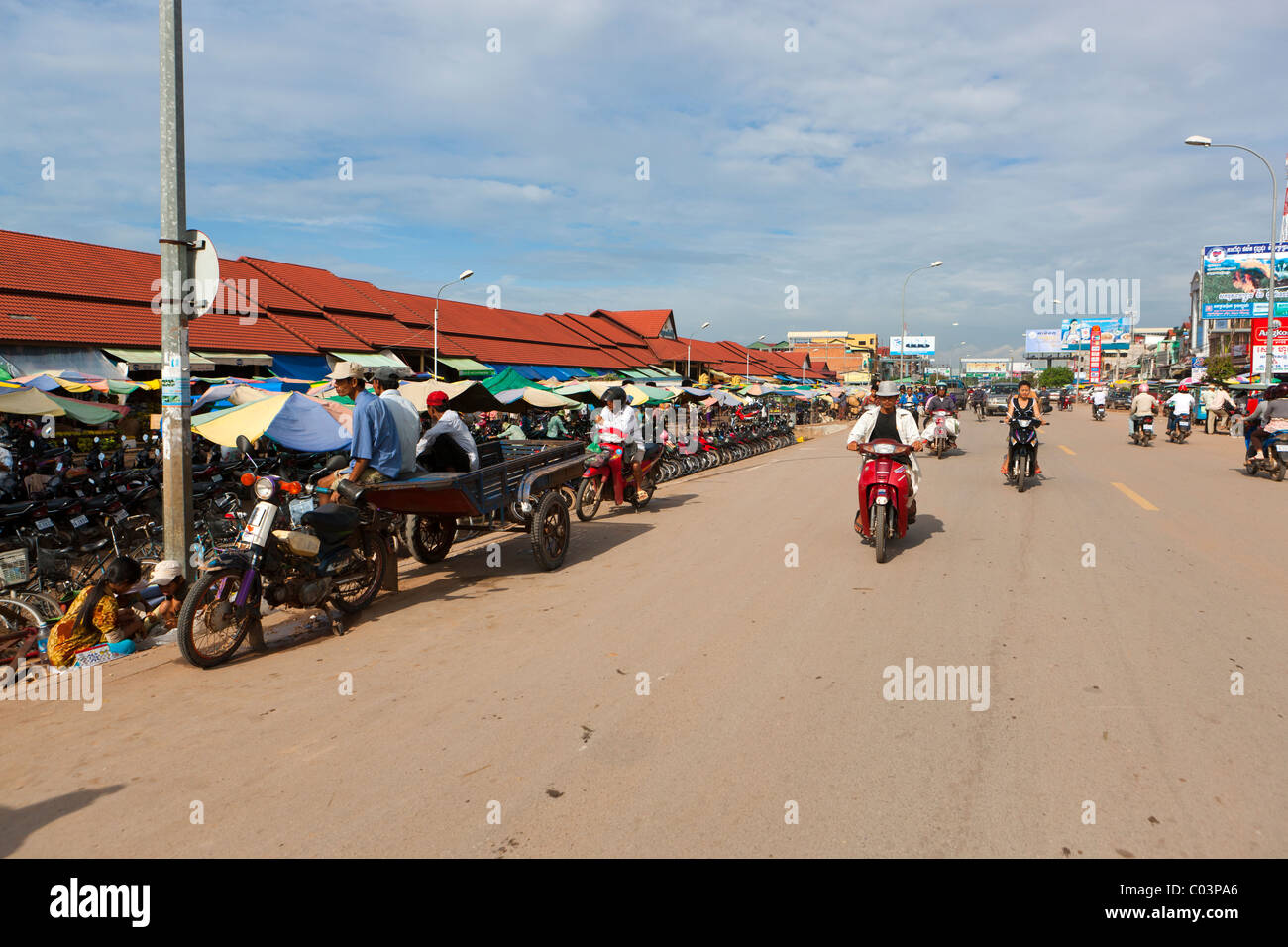 Sur la route dans la province de Siem Reap. Le Cambodge. Asie Banque D'Images