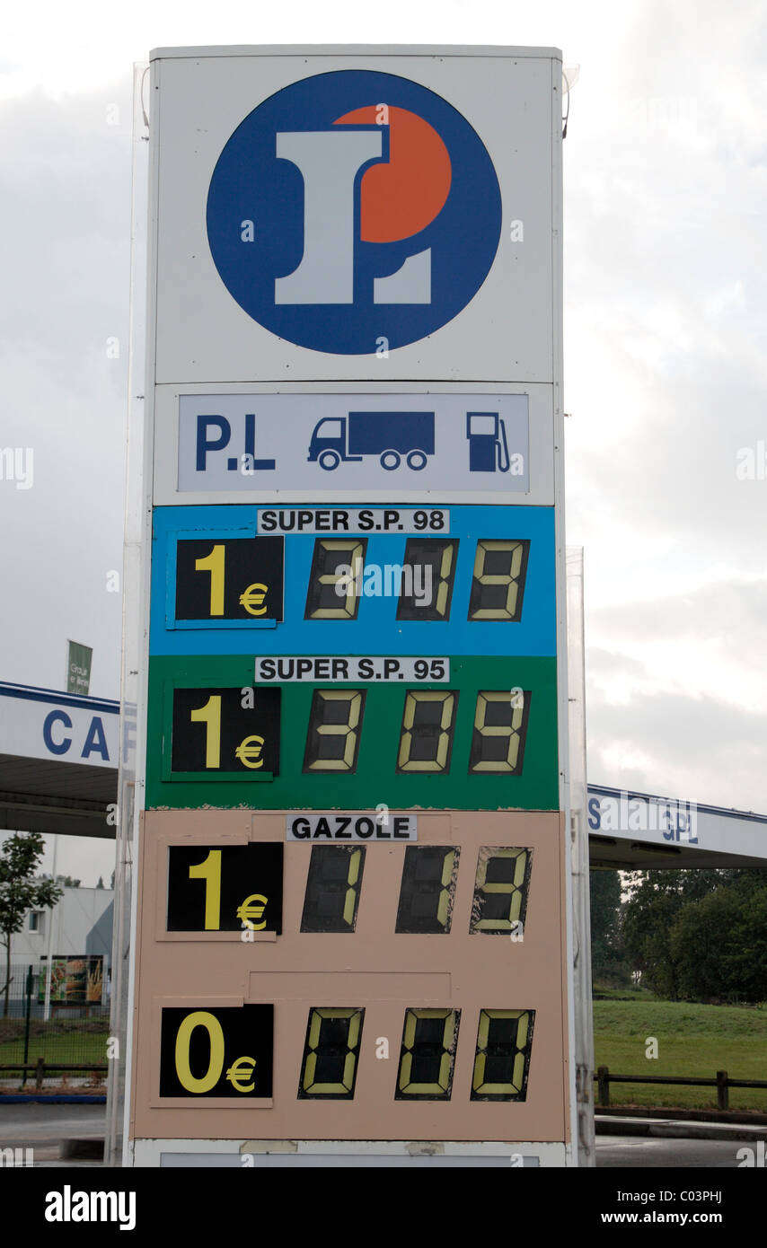 Inscrivez-vous publicité le prix de l'essence à un 24hr E LeClerc  (carburant essence/gaz) Gare de Bailleul, nord, nord de la France. Août  2010 Photo Stock - Alamy