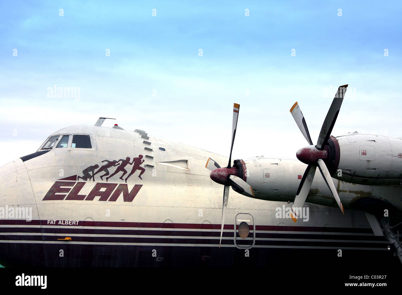 Livraison le lendemain Elan avion cargo appelé Fat Albert à Castle Donington's East Midlands Aéroports Aeropark. Banque D'Images
