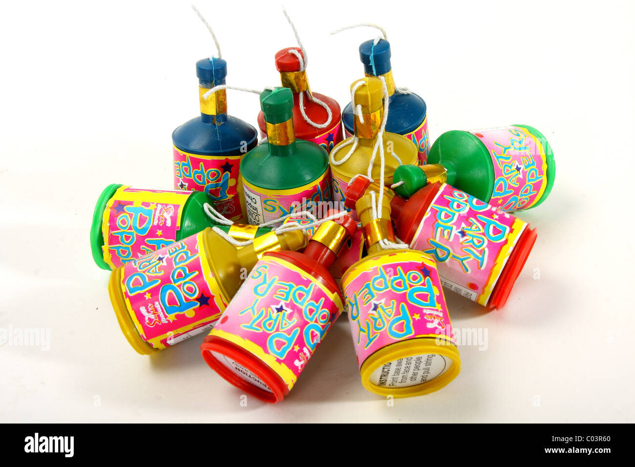 Poppers parti de confettis pour célébrer différentes occasions comme les anniversaires, d'engagement et de Noël. Banque D'Images