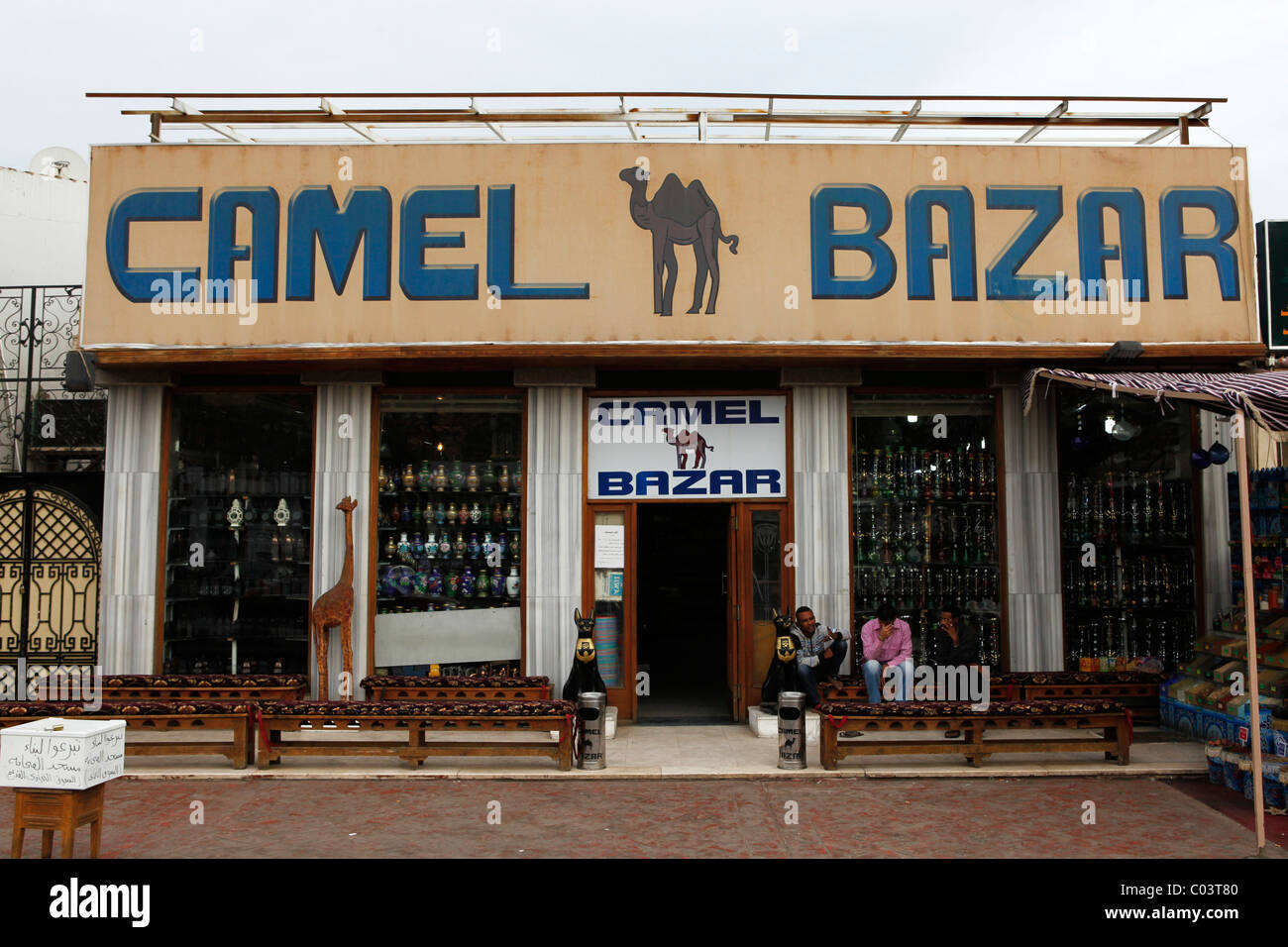 Le Chameau Bazar shop à la vieille ville de Sharm el Sheikh, Egypte. Banque D'Images