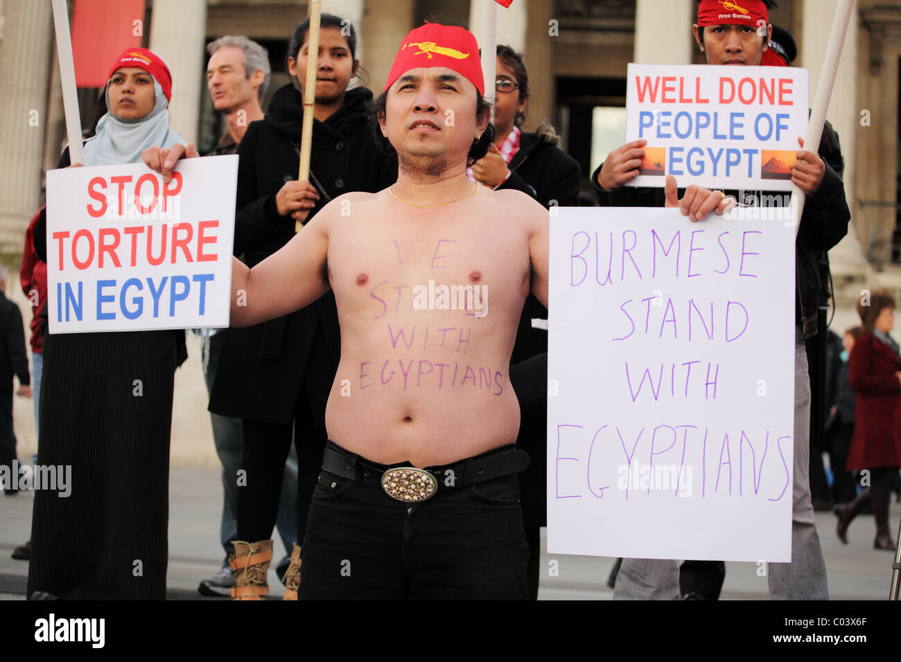 Protestataire. En solidarité, au mépris : journée mondiale d'action pour l'Egypte. Trafalgar Square, Londres Banque D'Images