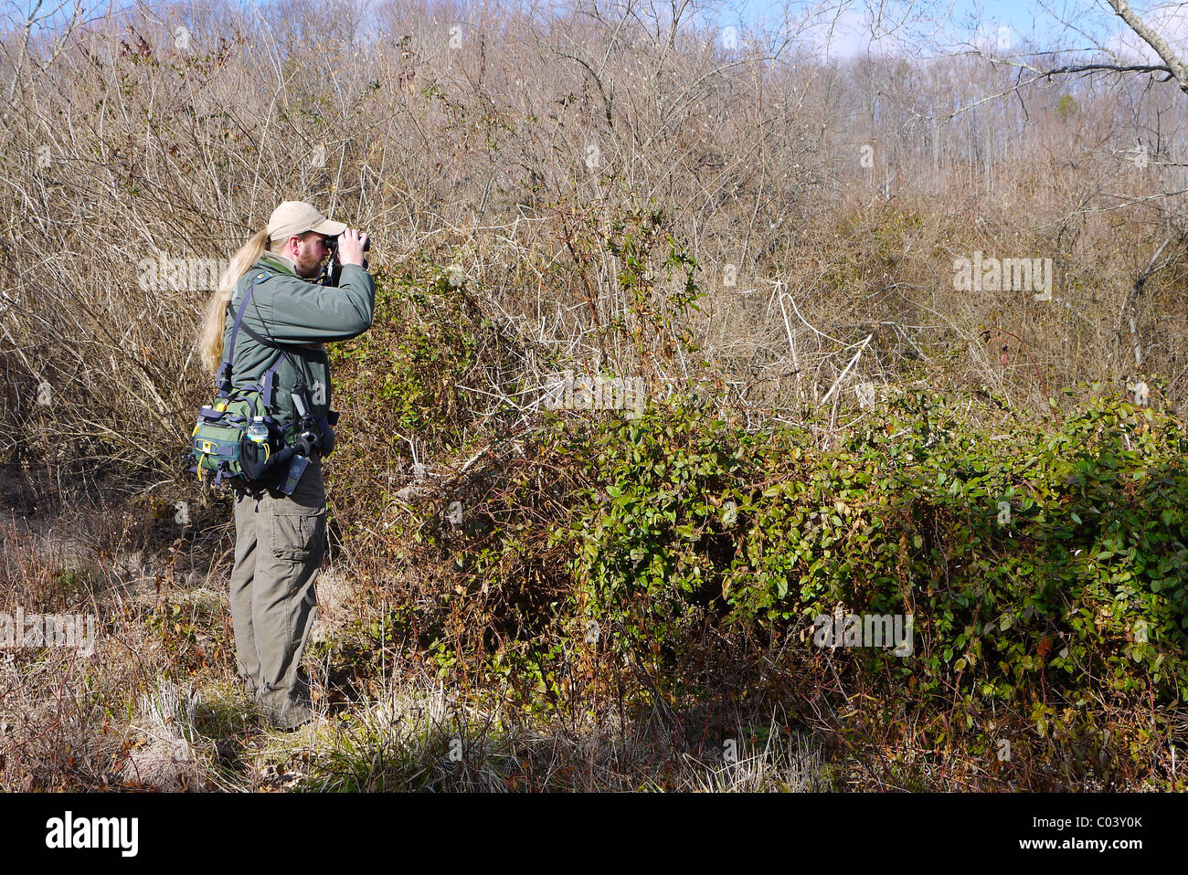 Membre de l'Knoxville Chapitre de la Virginia Ornithological Society cherche des oiseaux à Sundquist Wildlife Management Area Banque D'Images