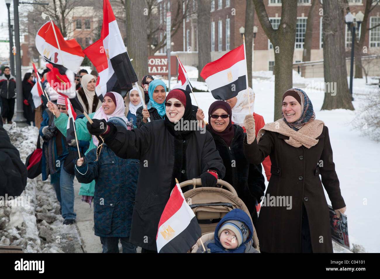 Dearborn, Michigan EgyptianAmericans célébrer la chute du Président