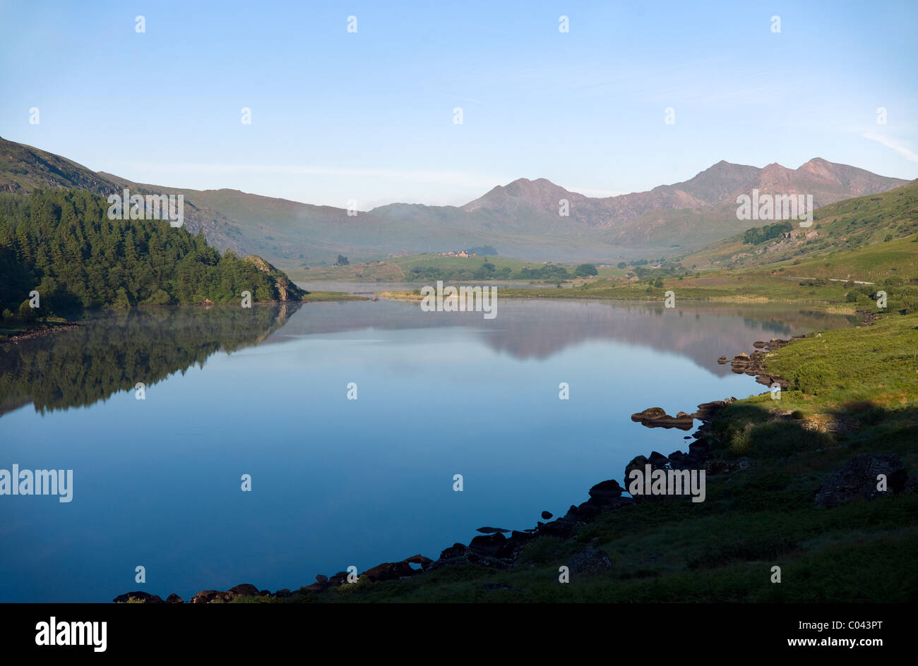 Vue sur massif du Snowdon, YR, Wydffa Llynnau Mymbyr de près de Capel Curig, Conwy, au nord du Pays de Galles Banque D'Images