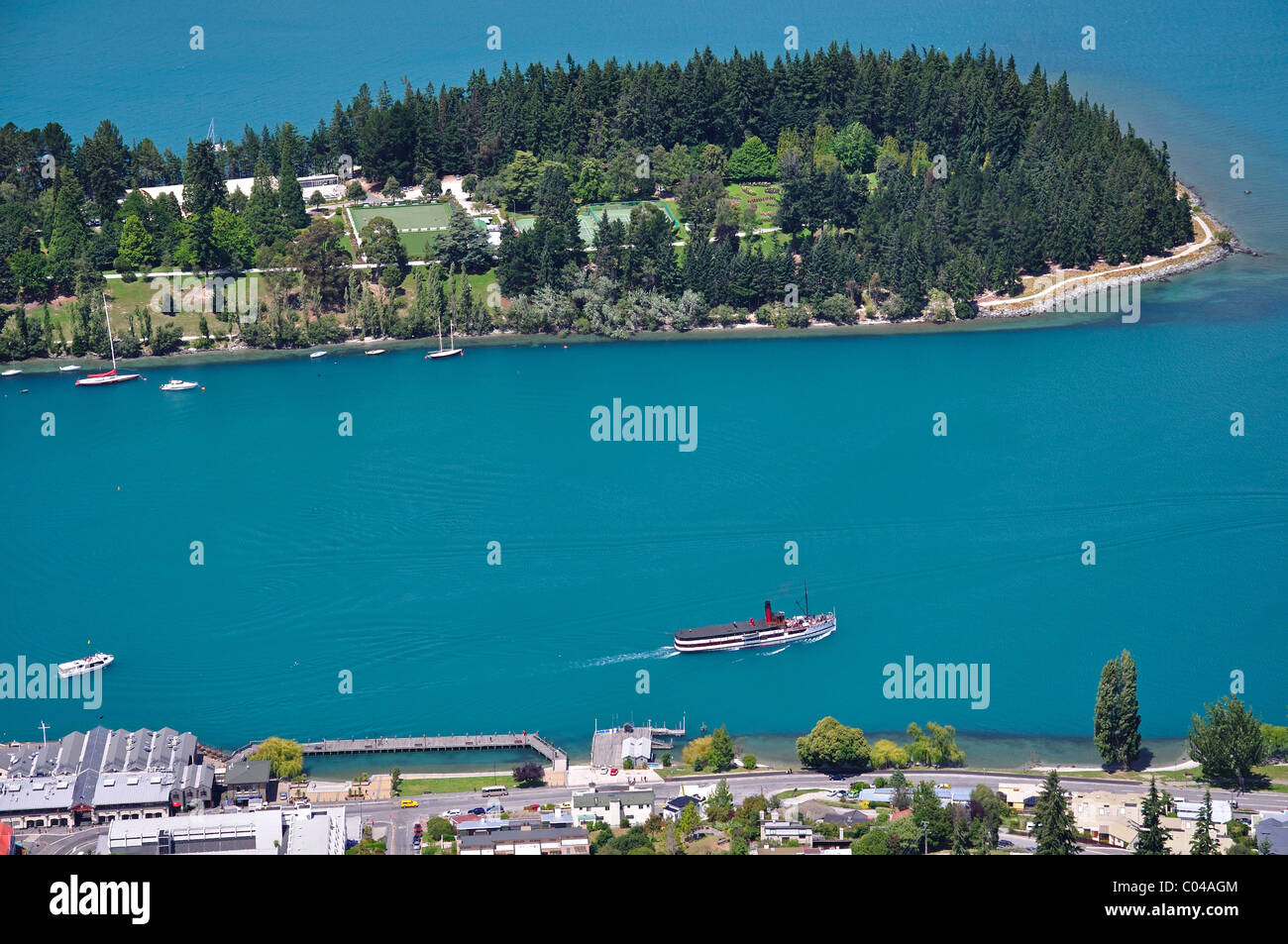 Vue de la ville et le lac Wakatipu de Lookout, la Télécabine Skyline et de luge, Queenstown, Région de l'Otago, île du Sud, Nouvelle-Zélande Banque D'Images