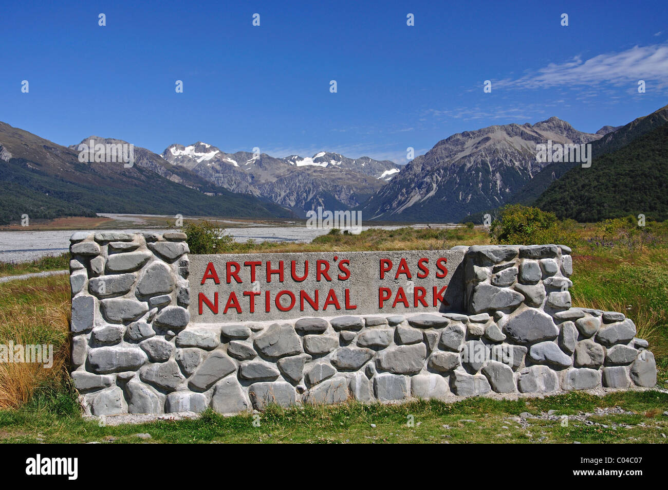 Panneau routier à l'entrée d'Arthur's Pass National Park, région de Canterbury, île du Sud, Nouvelle-Zélande Banque D'Images