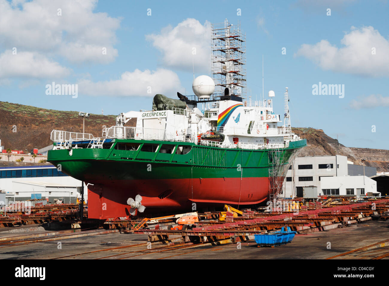 Bateau de Greenpeace, l'Esperanza, en cale sèche à Puerto de La Luz, Las Palmas, Gran Canaria, Îles Canaries, Espagne Banque D'Images