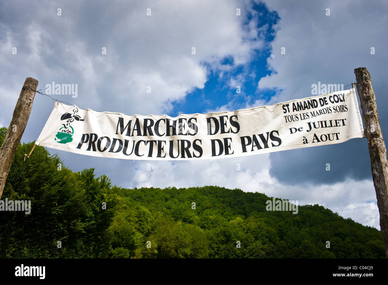 Affiche publicitaire de Farmer's Market à St Amand de Coly en France Banque D'Images