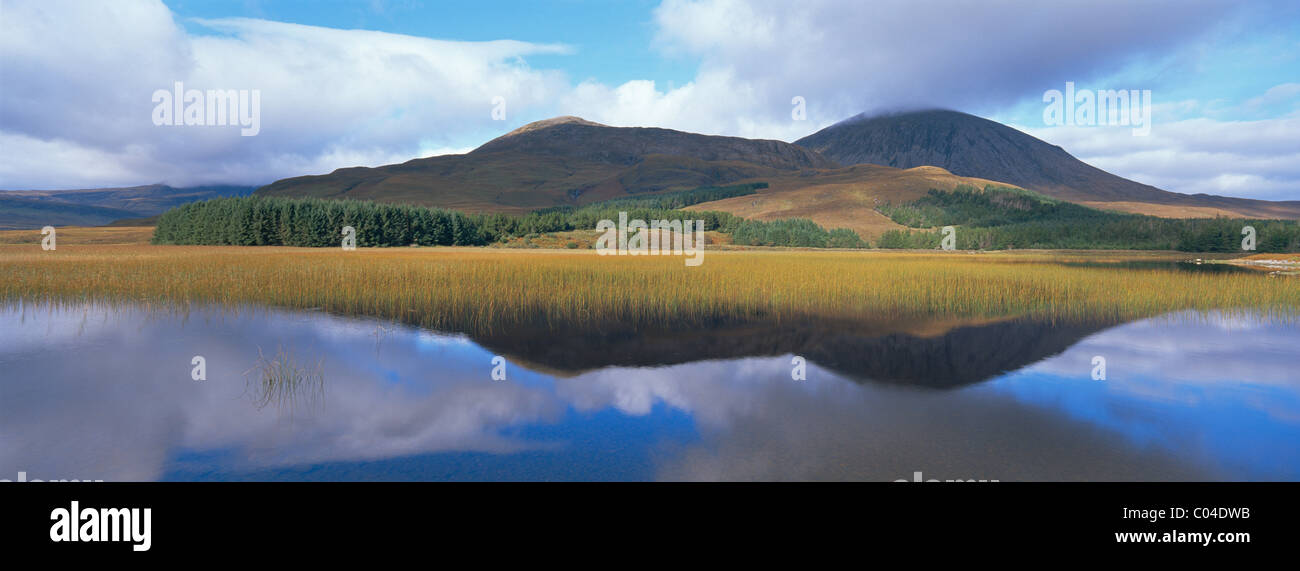 L'Ecosse Ile de Skye Loch Cill Chriosd à Voyage à Beinn Dearg Bheag 582mtr Beinn Dearg Mhor 709mts et Beinn na Caillich Banque D'Images