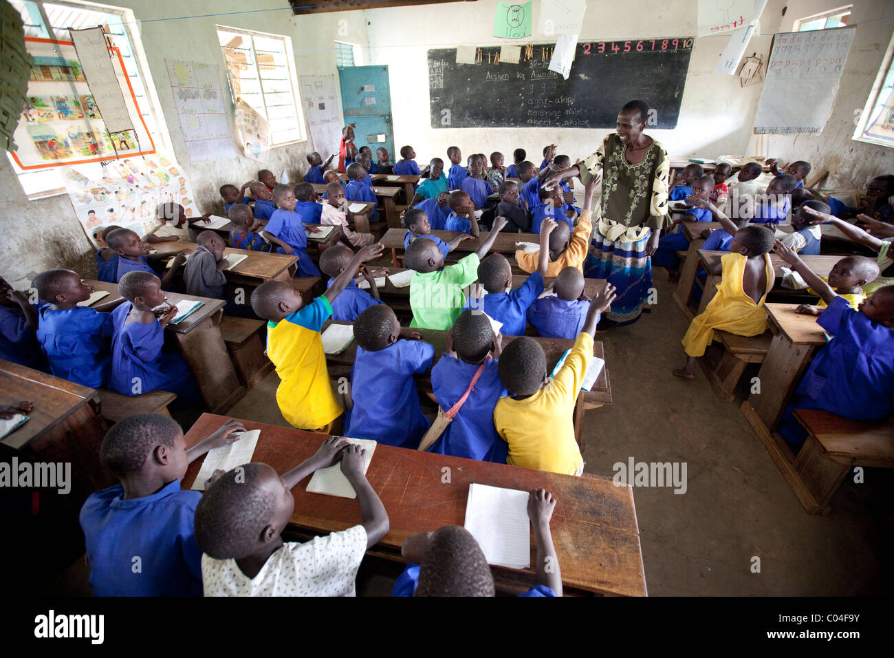 Les élèves apprennent à Mme Luzy Ibiara's P1 à l'école primaire de la classe d'Abia - Amuria, District de l'Ouganda, l'Afrique de l'Est. Banque D'Images