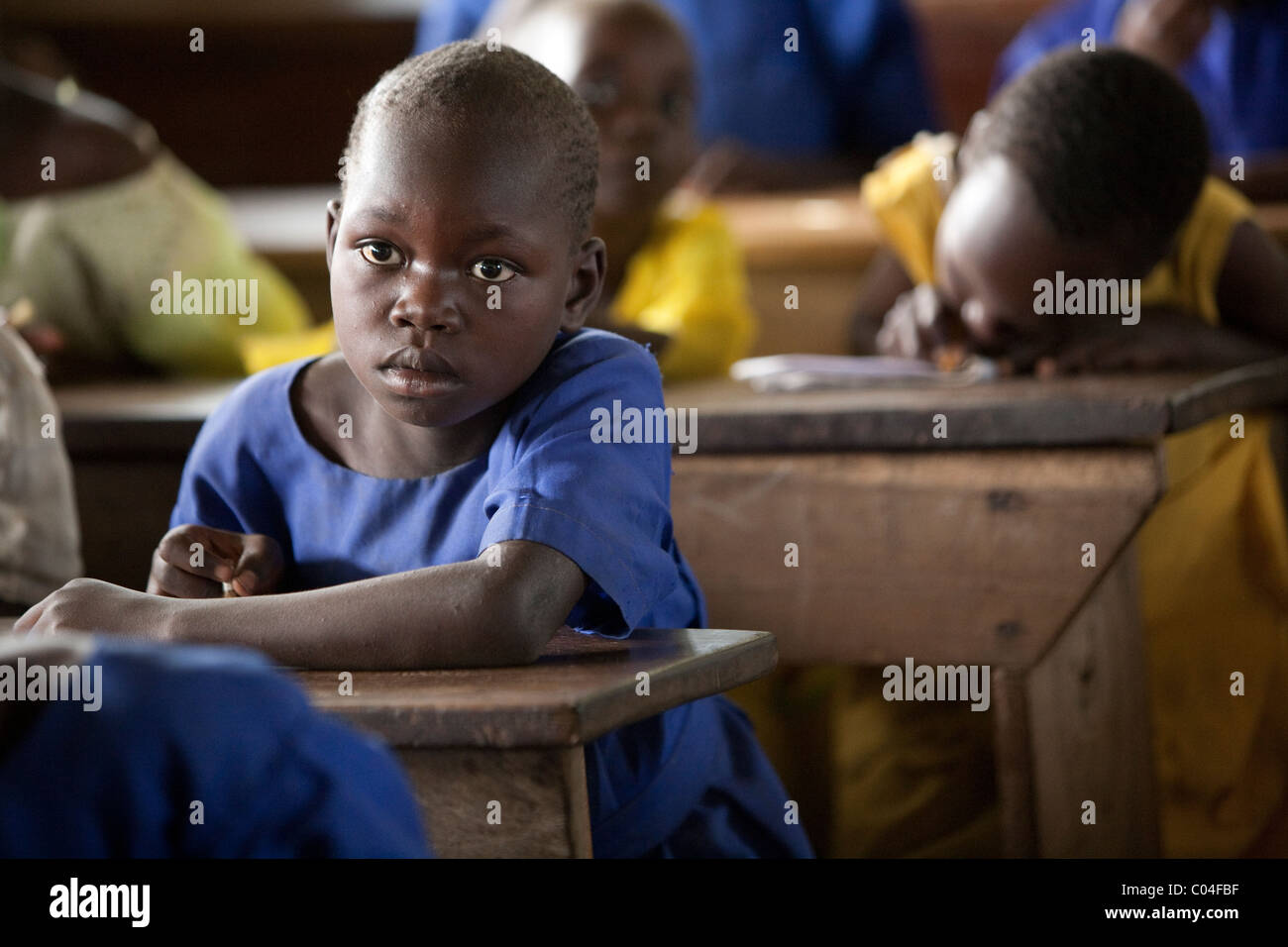 Les élèves apprennent en P1 à l'école primaire de la classe d'Abia - Amuria, District de l'Ouganda, l'Afrique de l'Est. Banque D'Images