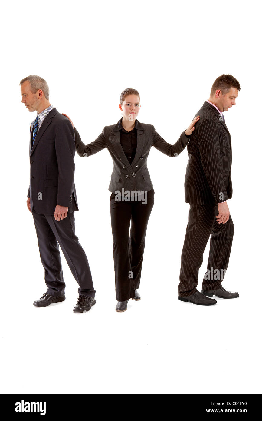 Les gens d'affaires nouvelle génération en repoussant le vieux over white background Banque D'Images