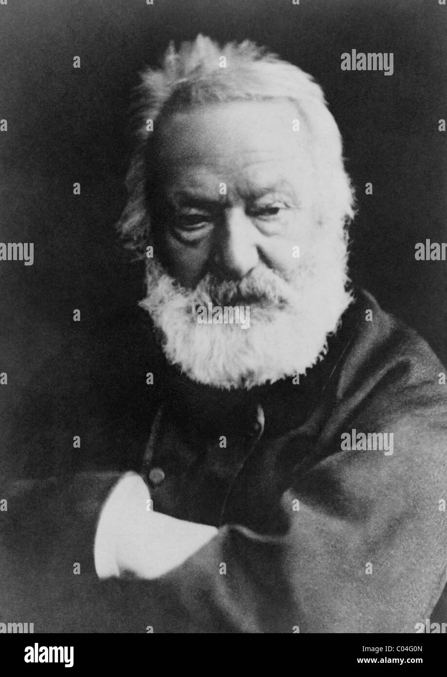 Portrait photo vers 1870 de l'anglais, poète, dramaturge, romancier et artiste Victor Hugo (1802 - 1885). Banque D'Images