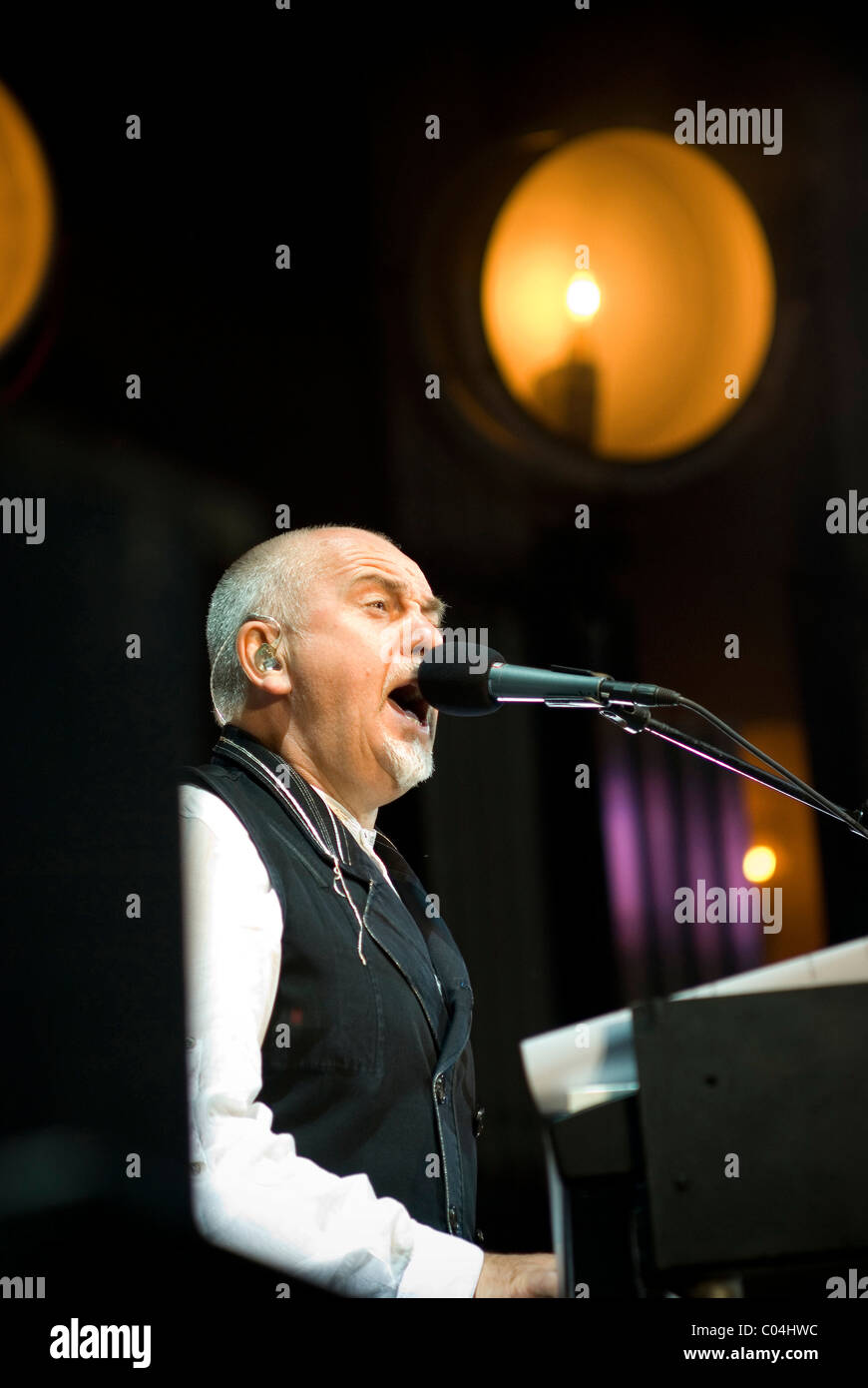Peter Gabriel sur scène au festival WOMAD, Malmesbury, Wiltshire, Royaume-Uni Banque D'Images