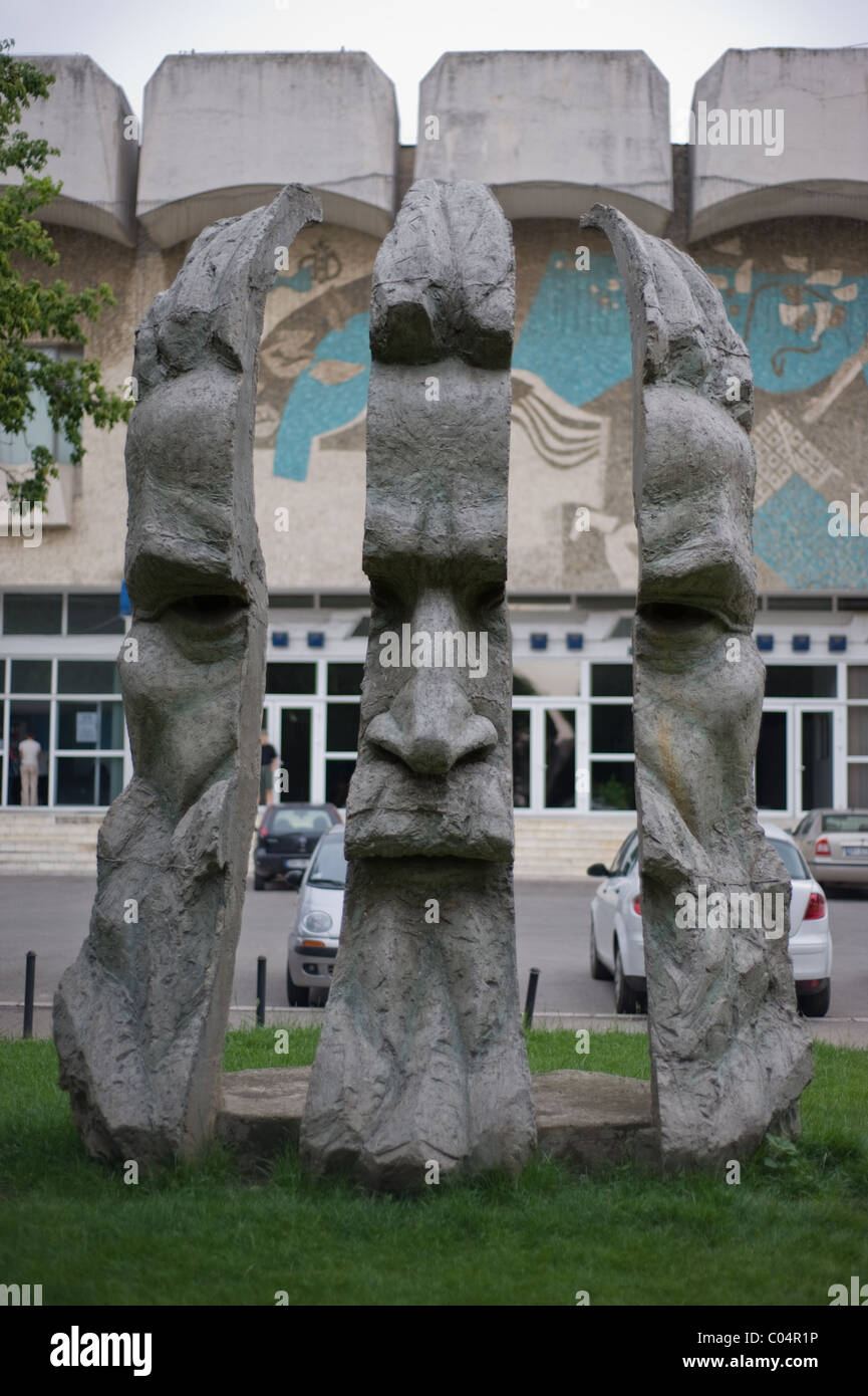 Oradea, Roumanie. Sculpture représentant Constantin Brancusi Banque D'Images