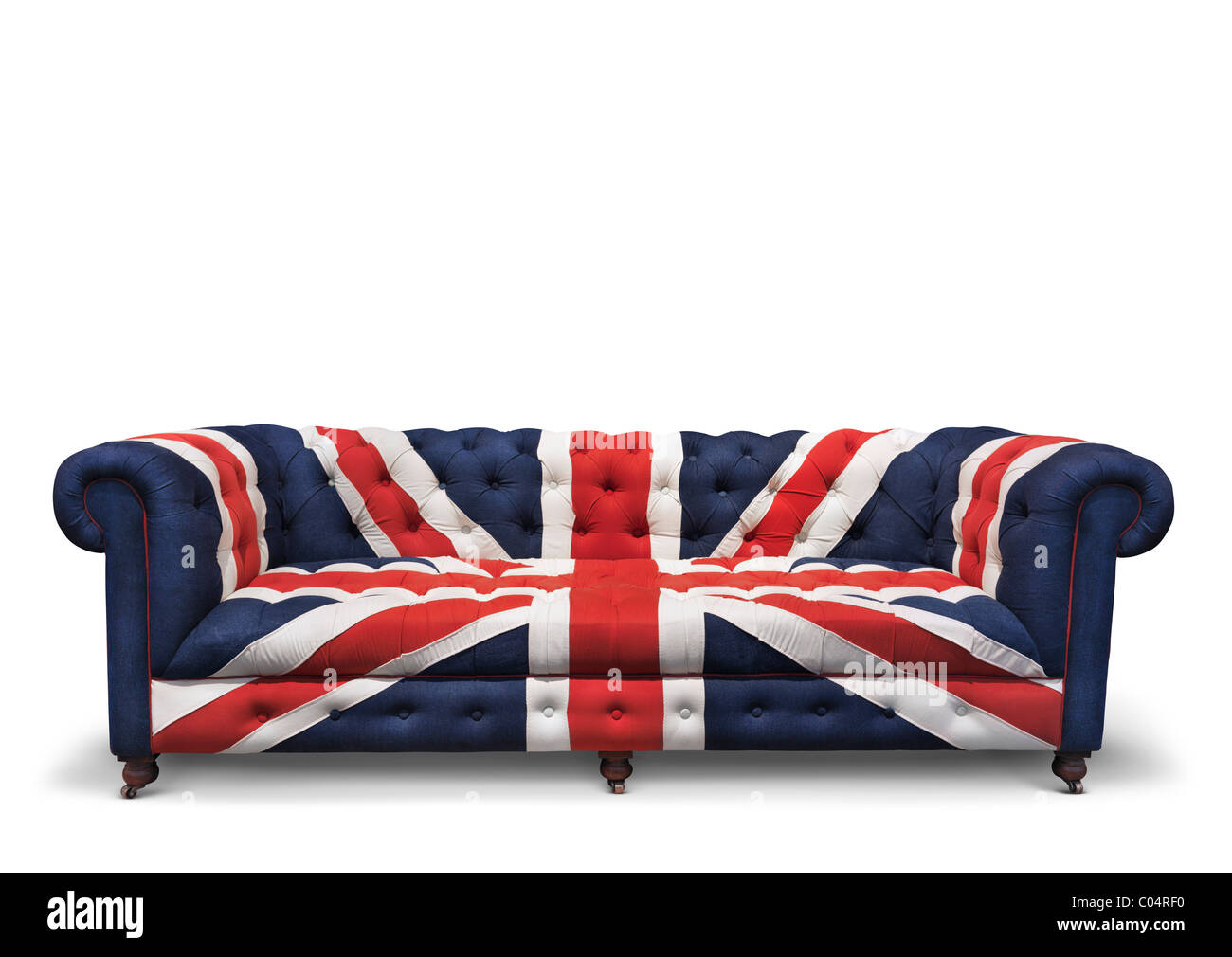 Canapé avec un motif Union Jack patriotique sur elle. Isolé sur fond blanc avec clipping path Banque D'Images