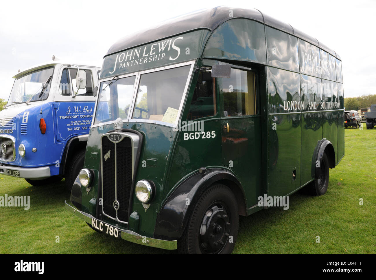 Un camion en Wolf Guy vintage classic John Lewis livery sur spectacle à l'Historiohn Sandwell Lewis livery Banque D'Images