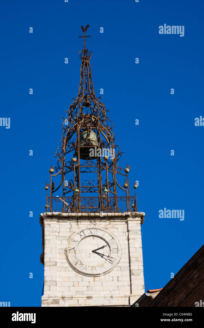 Cathédrale Saint-Jean-Baptiste (clocher en fer forgé), Place Gambetta, Paris, France, Automne 2010 Banque D'Images Cathédrale Saint-Jean-Baptiste (clocher en fer forgé), Place Gambetta, Paris, France, Automne 2010 Banque D'Images