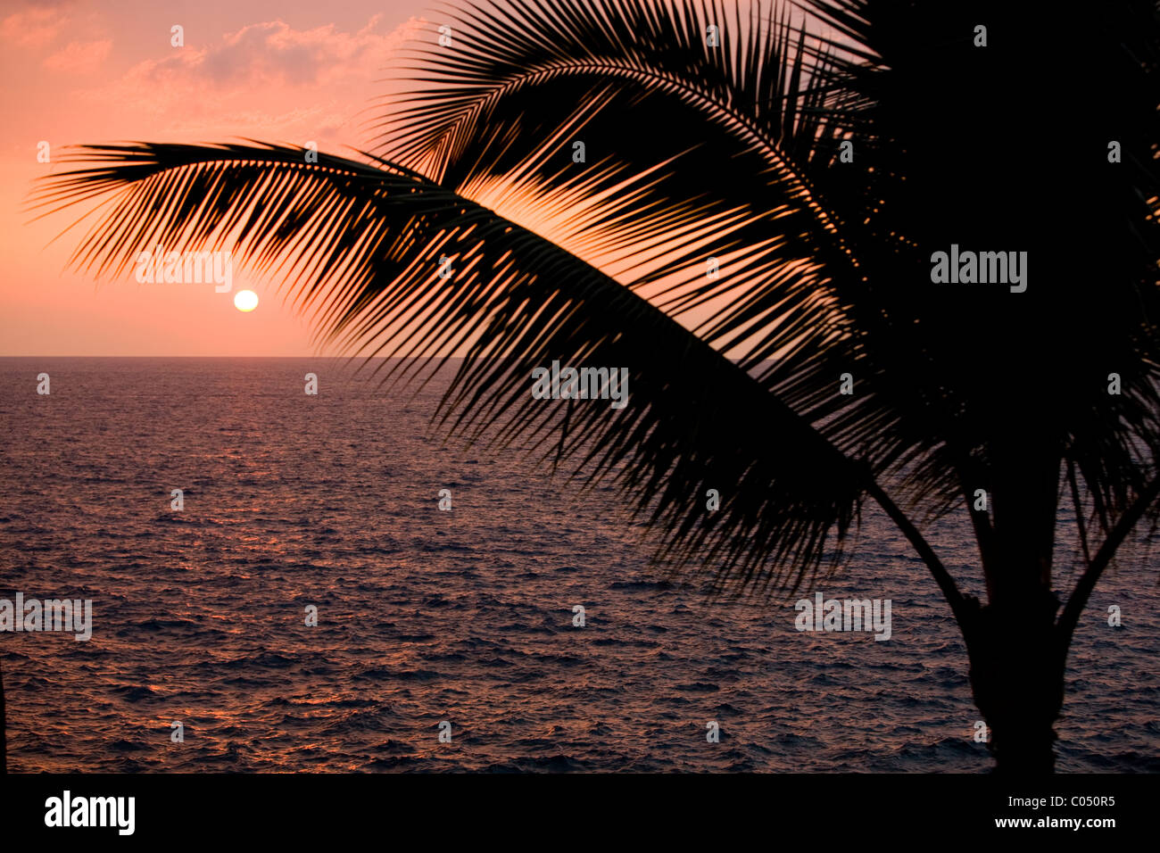 Kailua Kona Beach à Hawaii au coucher du soleil Banque D'Images