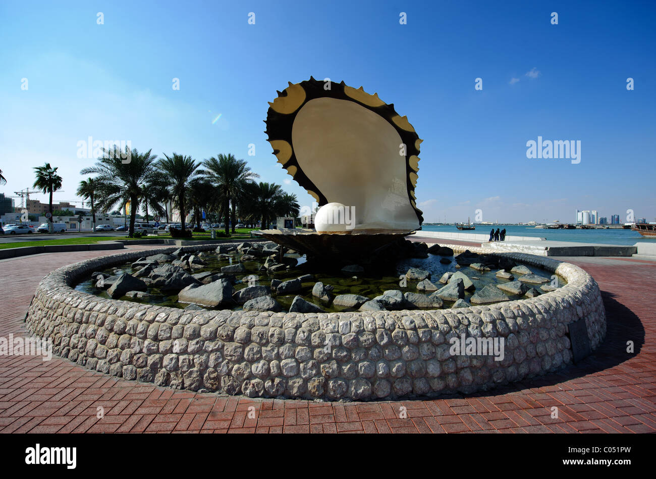 L'un des célèbres sites sur Al Corniche à Doha, Qatar, le géant shell appelé le Monument de la Perle Banque D'Images