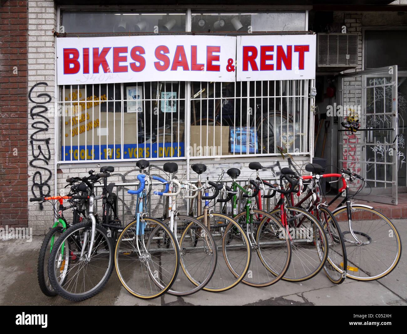 Magasin de vélos utilisés, Kensington Market, Toronto Banque D'Images