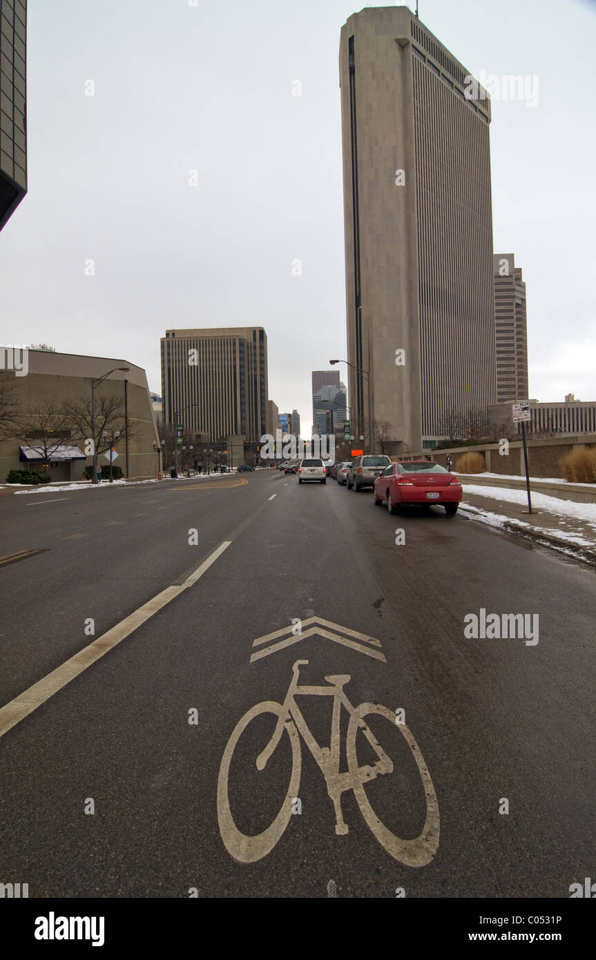 Piste cyclable sur les rues du centre-ville de Columbus, Ohio USA Banque D'Images