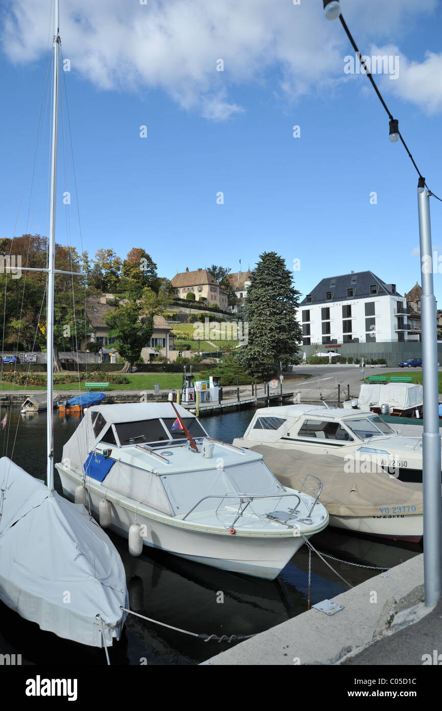 Le port dans la ville de Nyon en Suisse, situé sur les rives du lac de Genève Banque D'Images