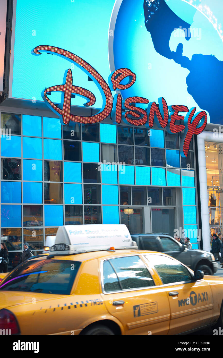Le Disney store à Times Square à New York Banque D'Images