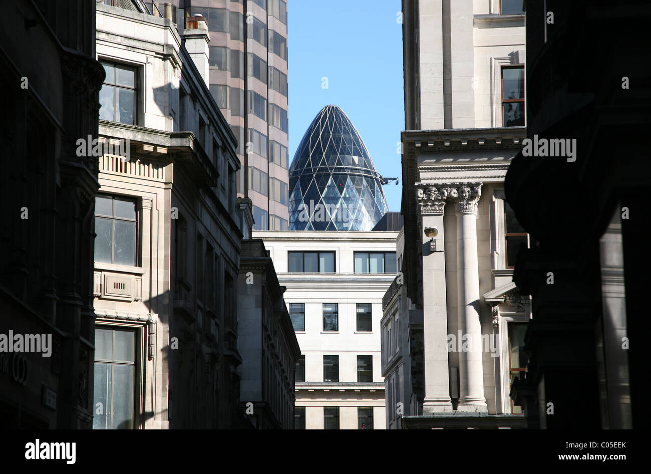Une vue sur le Gherkin building dans la ville de Londres Banque D'Images
